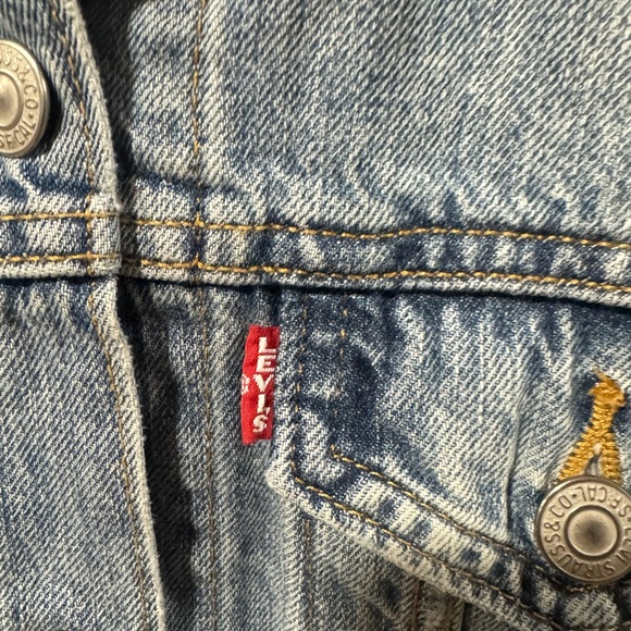 Levi’s Jean Jacket - Women’s Small - Picture 4 of 9